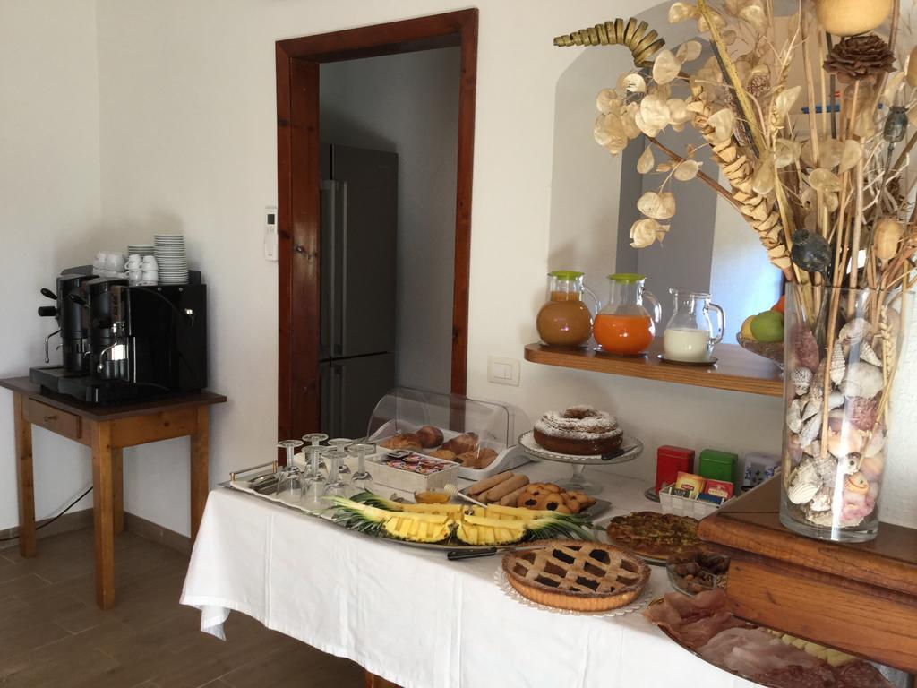 Bed and Breakfast Il Giardino Di Daniela Сан-Теодоро Екстер'єр фото